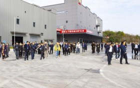 从手工作坊到智能工厂，他发明的机械让每根辣条有了“标准身材”