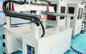 三轴平台激光焊接机选型：精海激光双工位方案